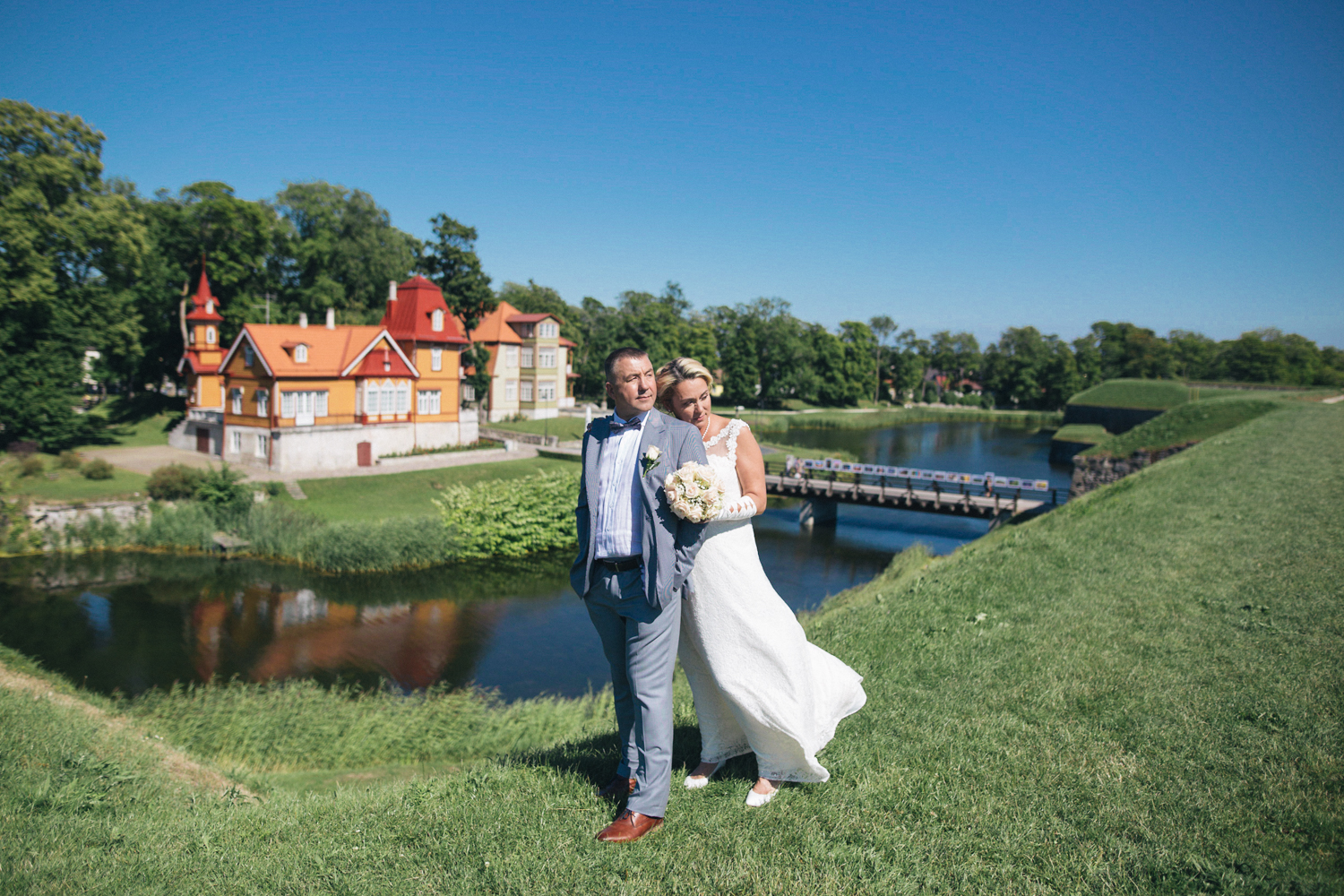 Pruutpaari pulmafotosessioon fotograafiga