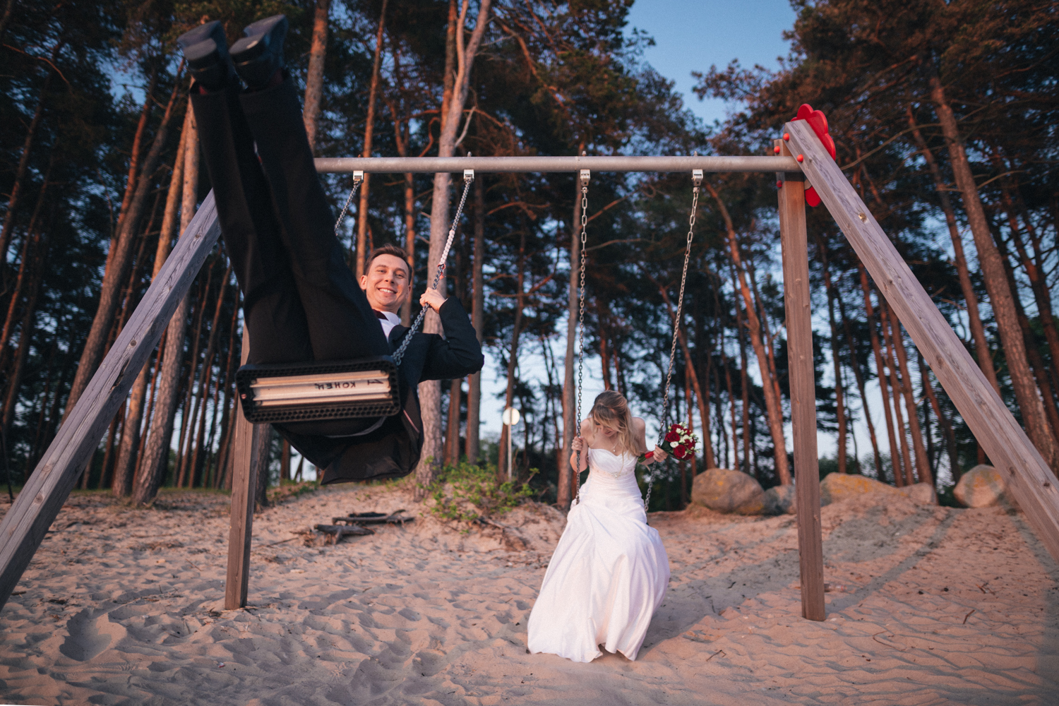 Pruutpaari pulmafotosessioon fotograafiga