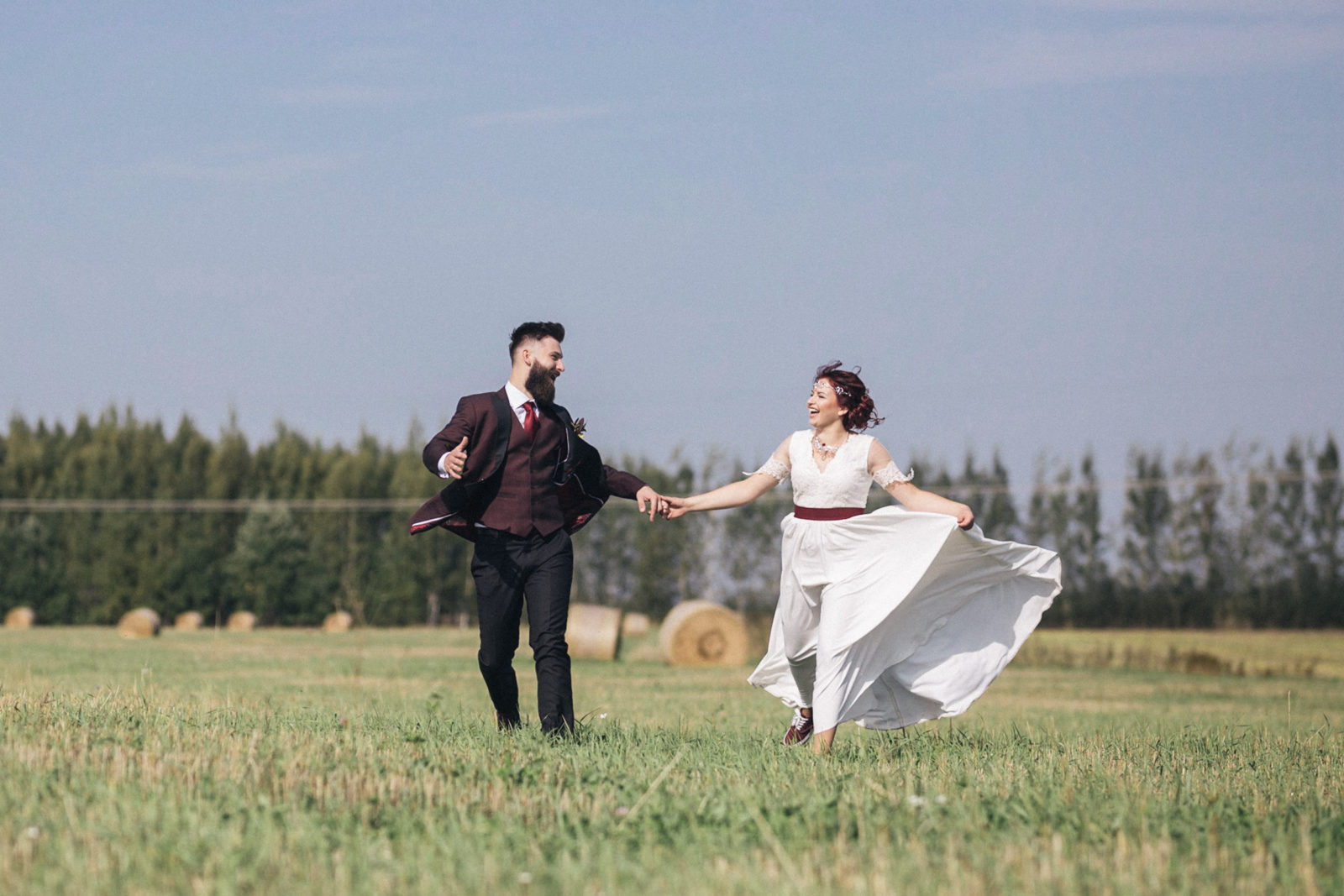 Pruutpaari pulmapäev fotosessioon fotograafiga